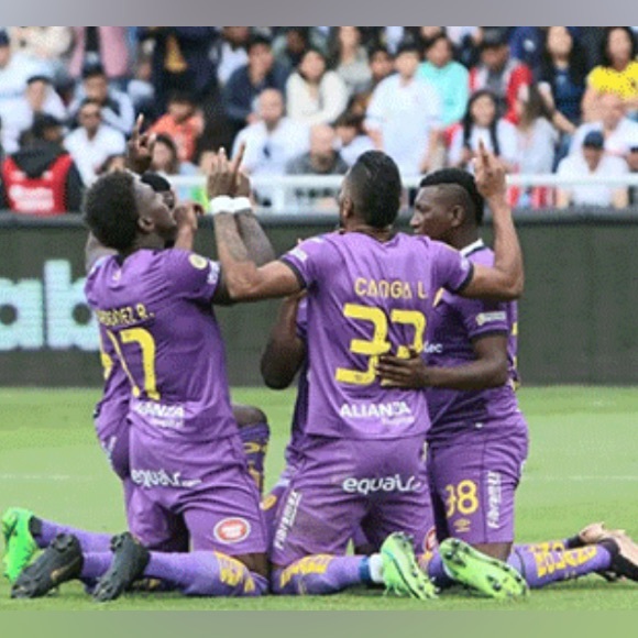 Umbro Authentic S.D. Aucas Purple Soccer 2023 Ecuador Jersey Men’s Sz: M - Picture 2 of 9